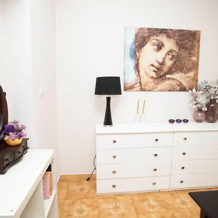 Electra's 2-bedroom Apt-convenient Location Apartment *