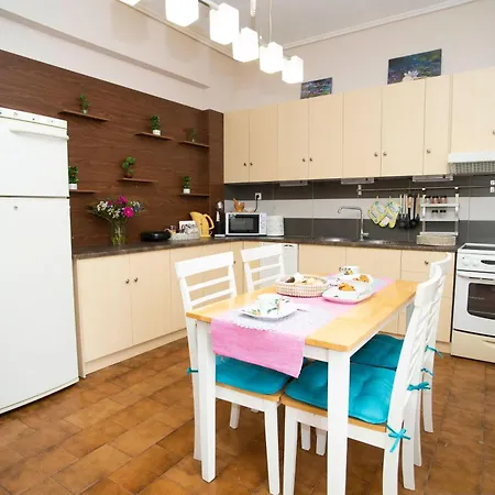 Apartment Electra's 2-bedroom Apt-convenient Location