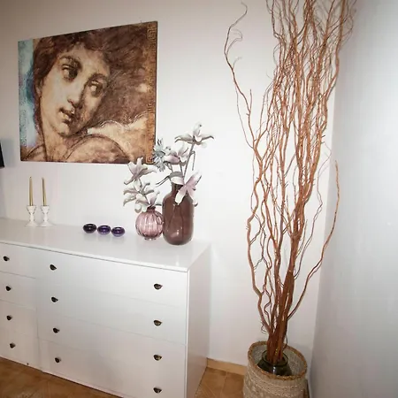 Electra's 2-bedroom Apt-convenient Location *