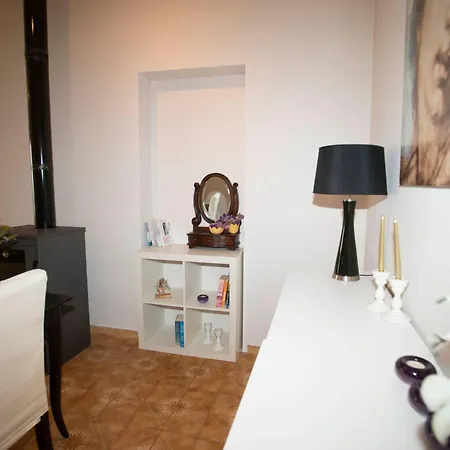 Electra's 2-bedroom Apt-convenient Location Apartment *